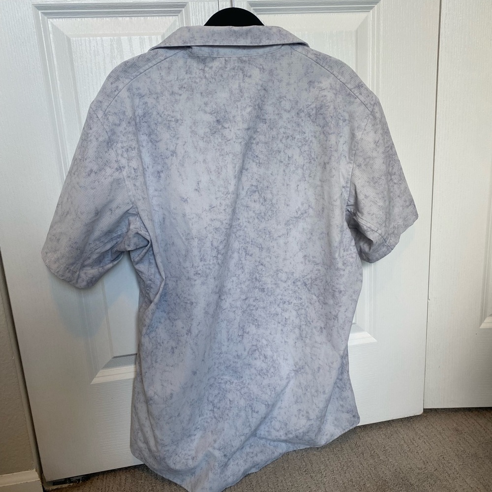 lululemon athletica Light Gray Marble-Print Short Sleeve Button Shirt - Picture 3 of 4